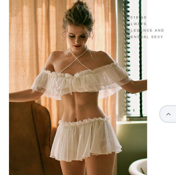Elegant White Ruffled Intimate Set - Picture 3 of 8